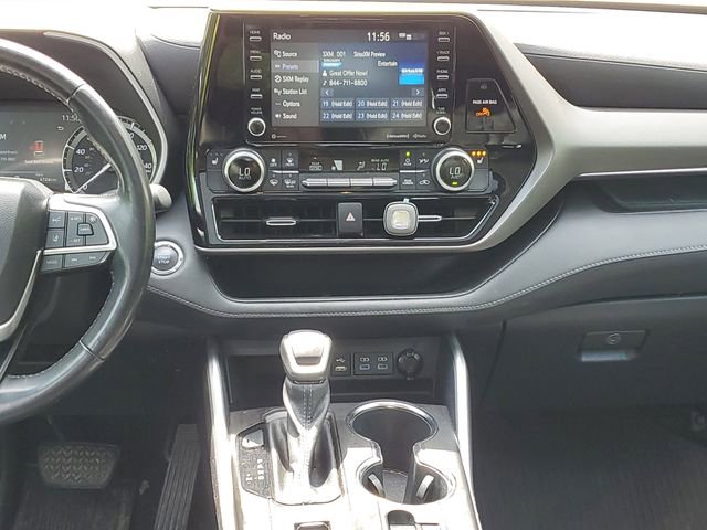 Used 2022 Toyota Highlander XLE AWD/4WD image 26