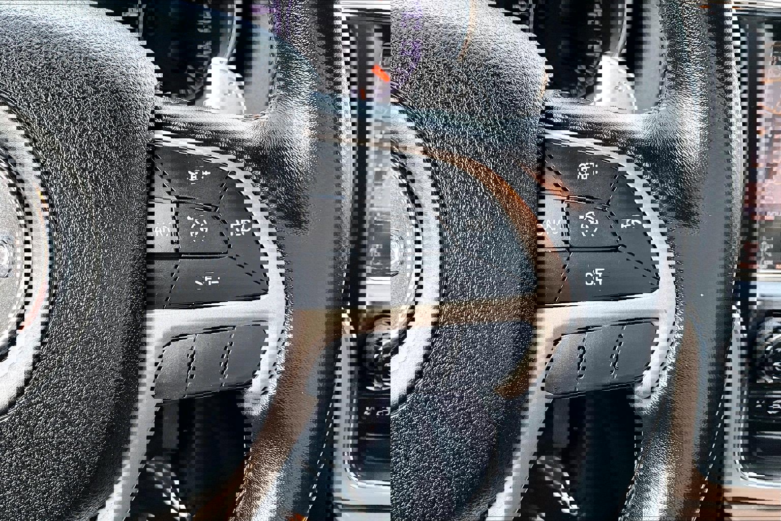 Used 2015 Jeep Grand Cherokee Limited w/ Luxury Group II image 18