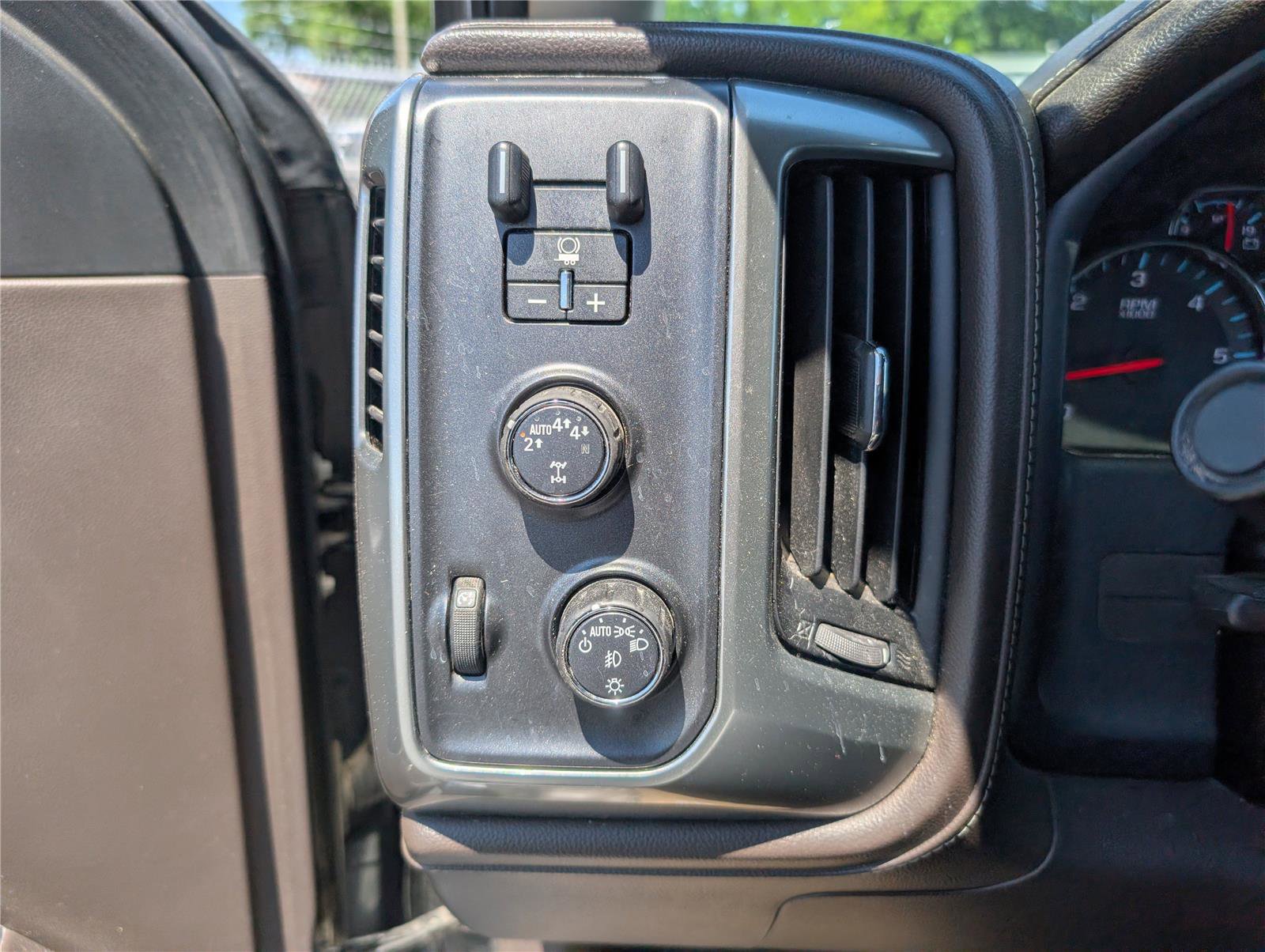 Used 2018 Chevrolet Silverado 1500 LTZ w/ Sport Package AWD/4WD image 24