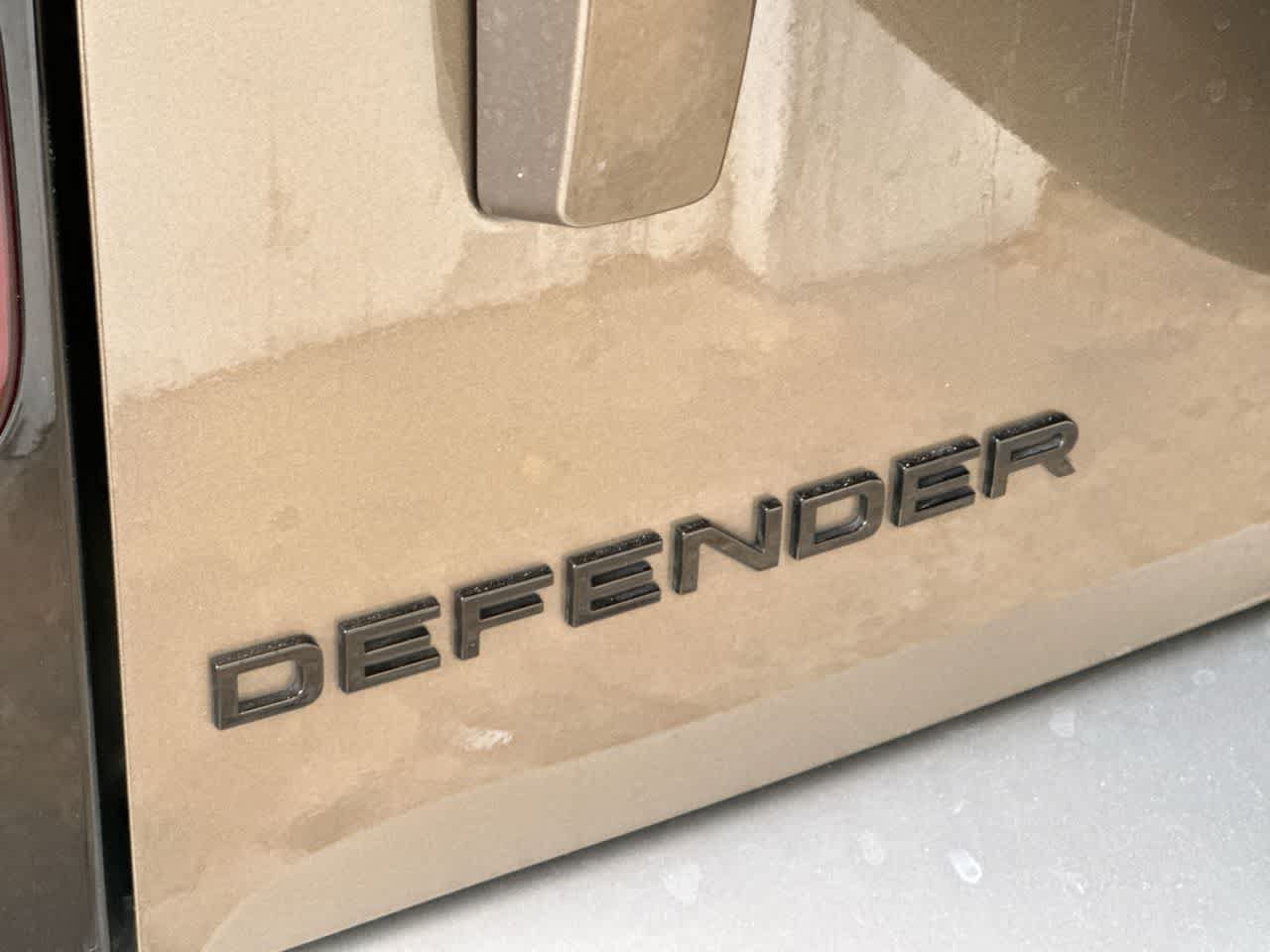 Used 2025 Land Rover Defender 110 S AWD/4WD image 10