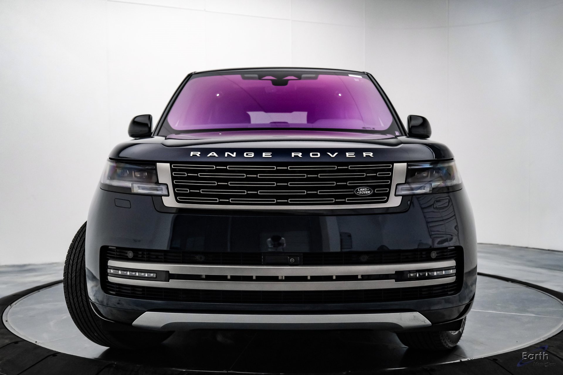 Used 2023 Land Rover Range Rover SE image 3