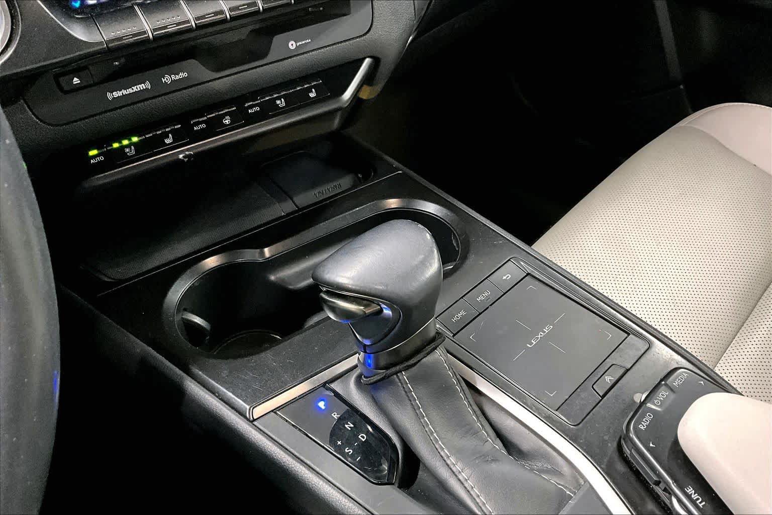 Used 2019 Lexus UX 250h w/ Premium Package AWD/4WD image 16