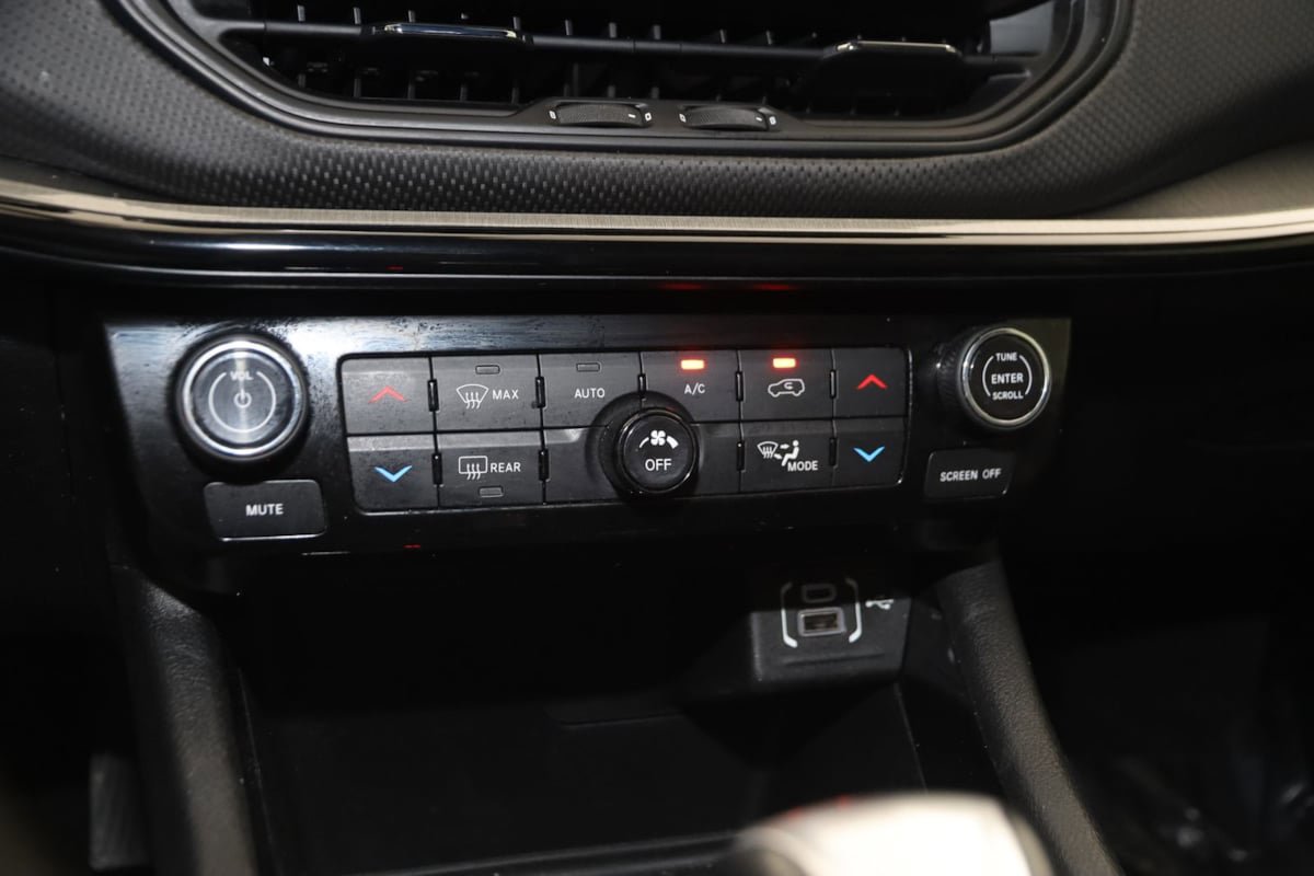 Used 2023 Jeep Compass Trailhawk w/ Trailhawk Convenience Group AWD/4WD image 28