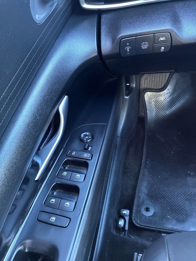 Used 2022 Hyundai Elantra Blue w/ Preferred Accessory Package image 21