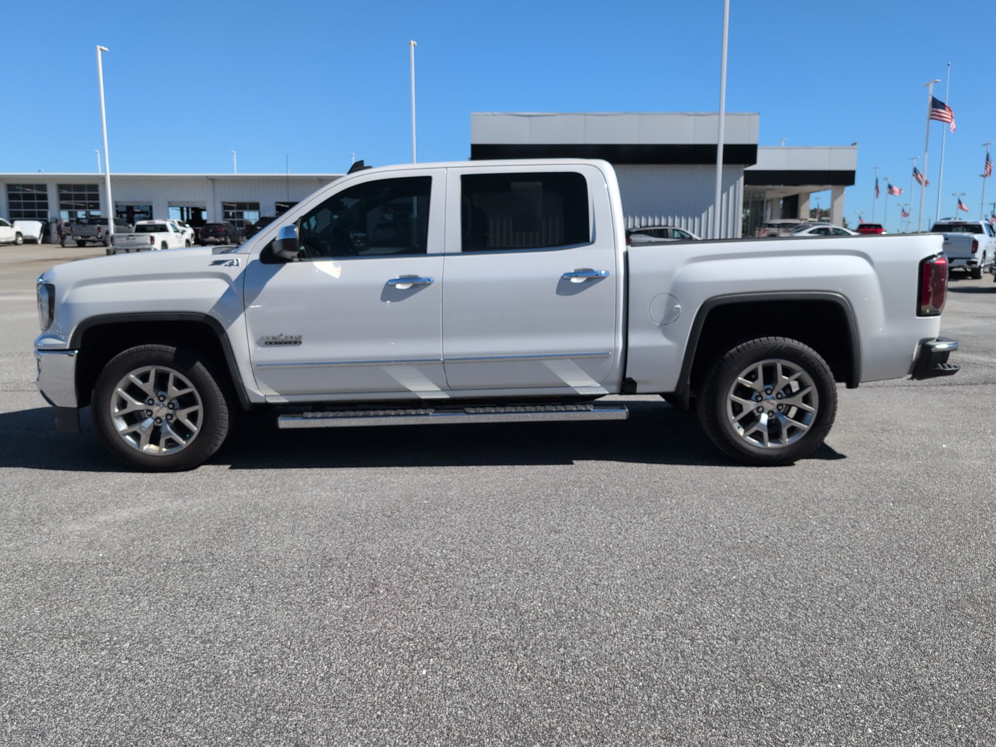 Used 2018 GMC Sierra 1500 SLT w/ Texas SLT Premium Package AWD/4WD image 5