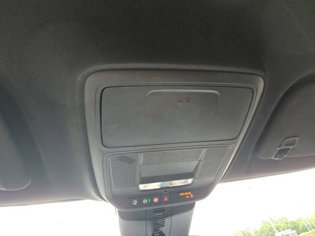 Used 2025 Chevrolet Traverse LT FWD image 32