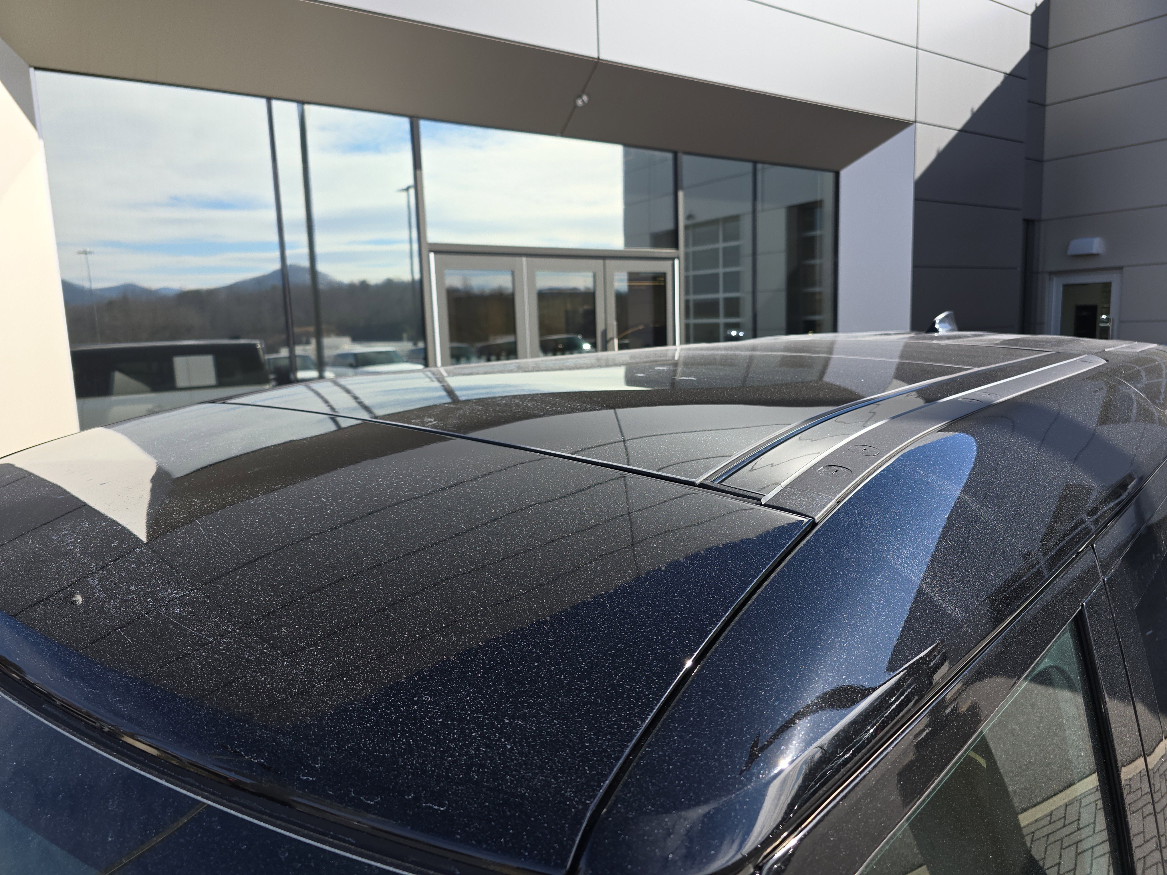 Used 2025 Land Rover Defender 110 X-Dynamic SE image 12