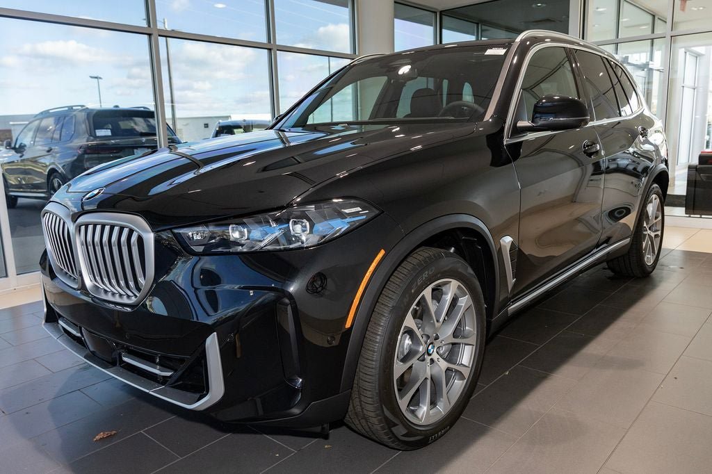 Used 2026 BMW X5 xDrive40i w/ Premium Package AWD/4WD image 3
