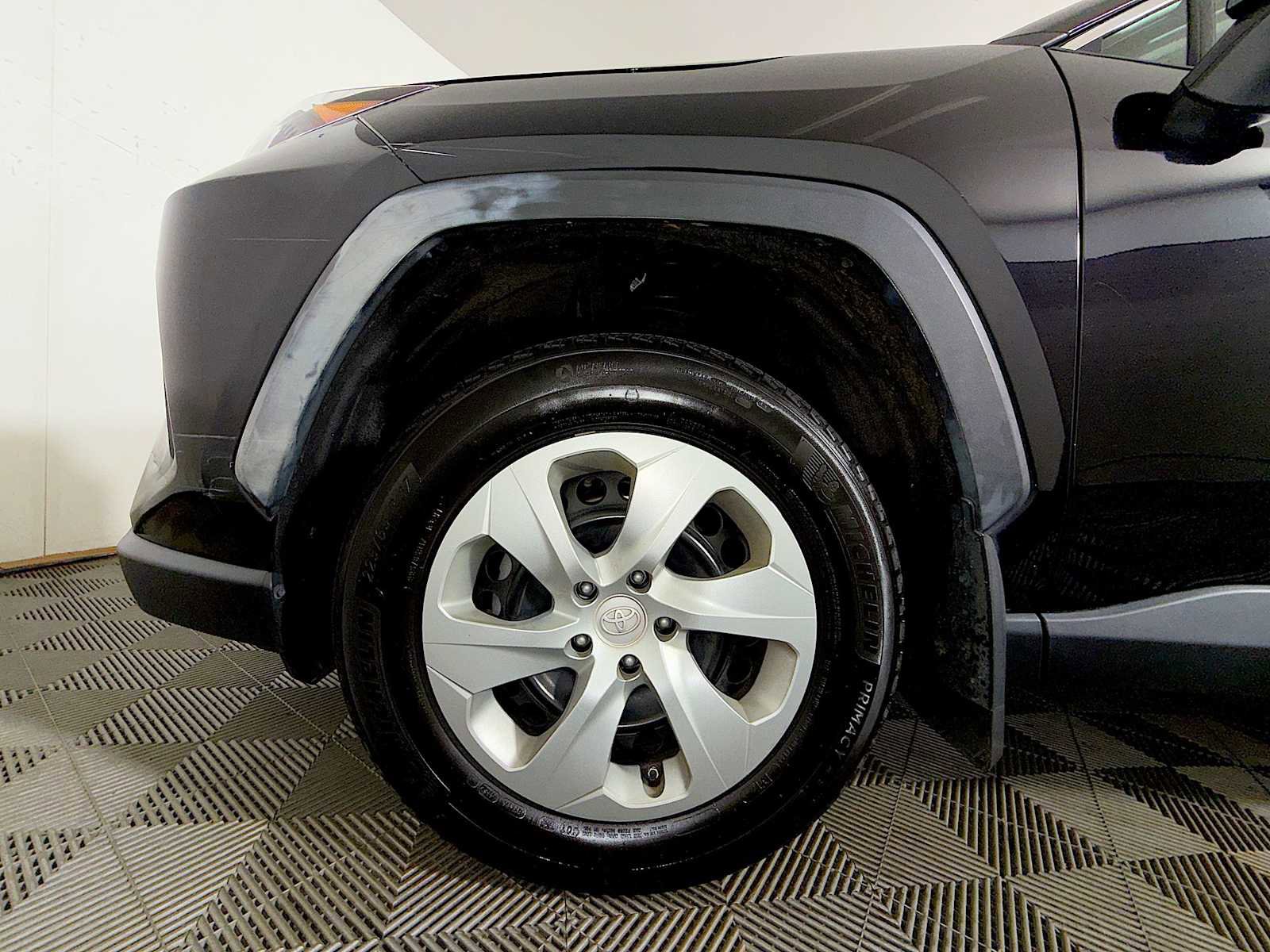 Used 2022 Toyota RAV4 LE AWD/4WD image 8