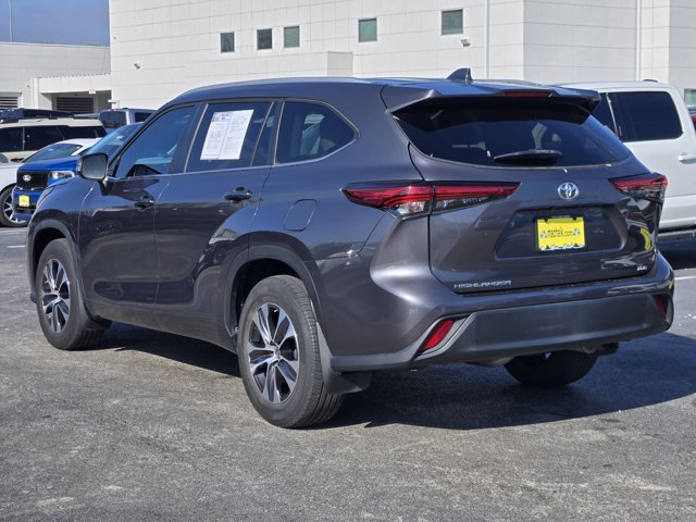 Used 2023 Toyota Highlander XLE image 6