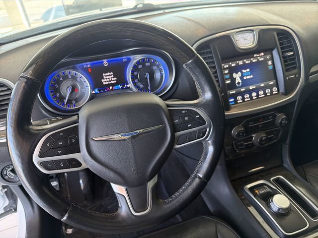 Used 2018 Chrysler 300 Limited image 17