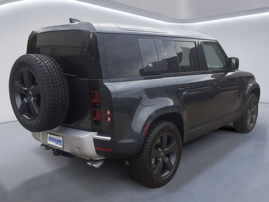 New 2024 Land Rover Defender 110 SE image 3
