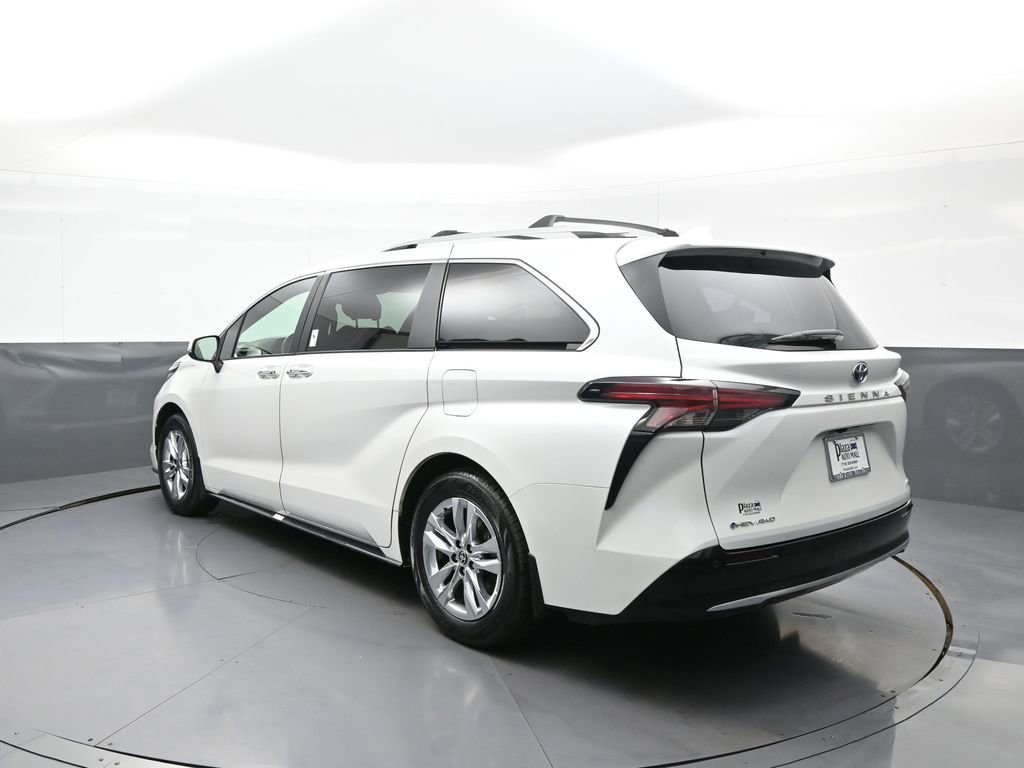 Certified 2025 Toyota Sienna Limited image 8
