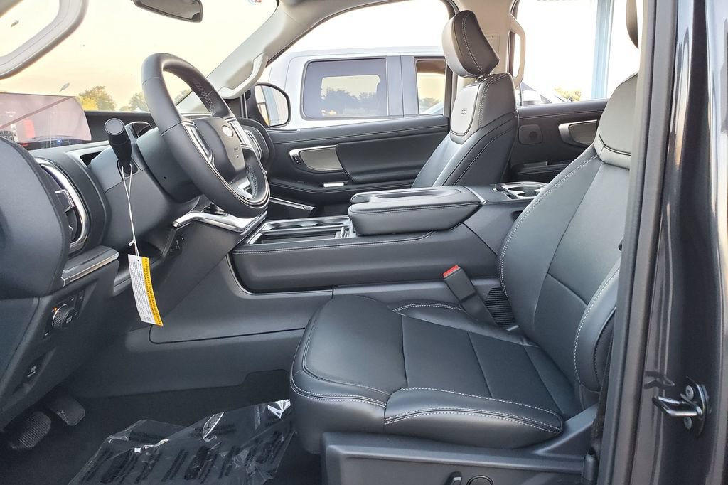 New 2025 Ford Expedition Platinum w/ Driver's Package AWD/4WD image 8
