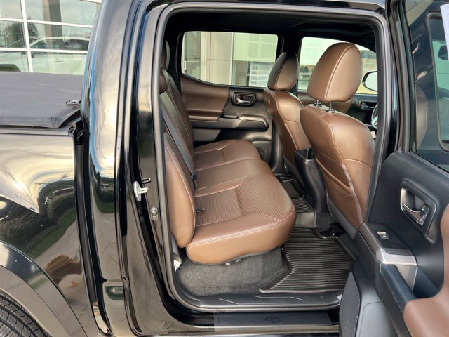 Used 2017 Toyota Tacoma Limited w/ Tow Package AWD/4WD image 31