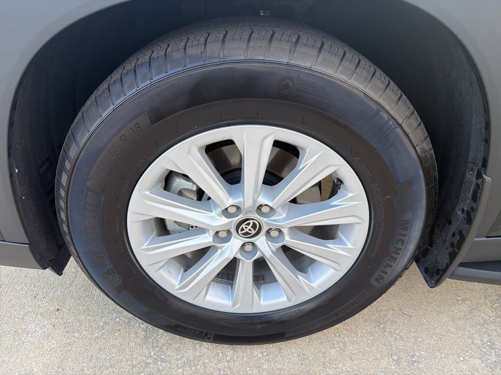 Used 2024 Toyota Grand Highlander XLE image 13