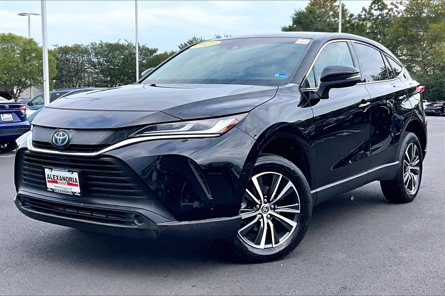Used 2023 Toyota Venza LE AWD/4WD image 1