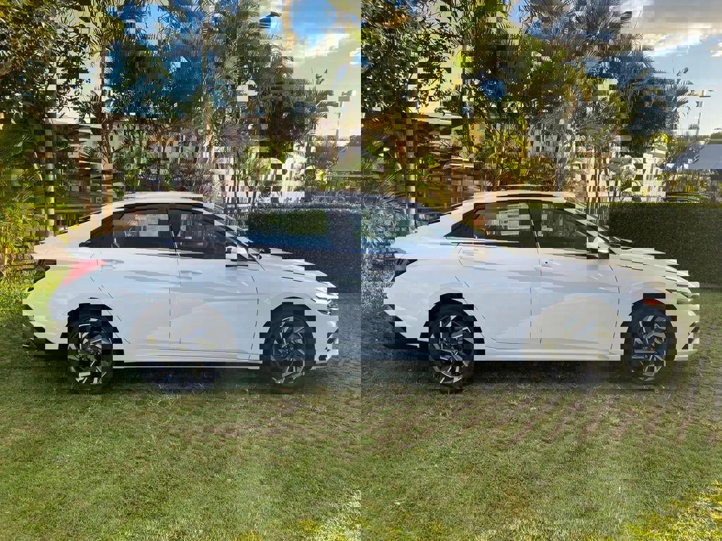 New 2025 Hyundai Elantra SEL image 8