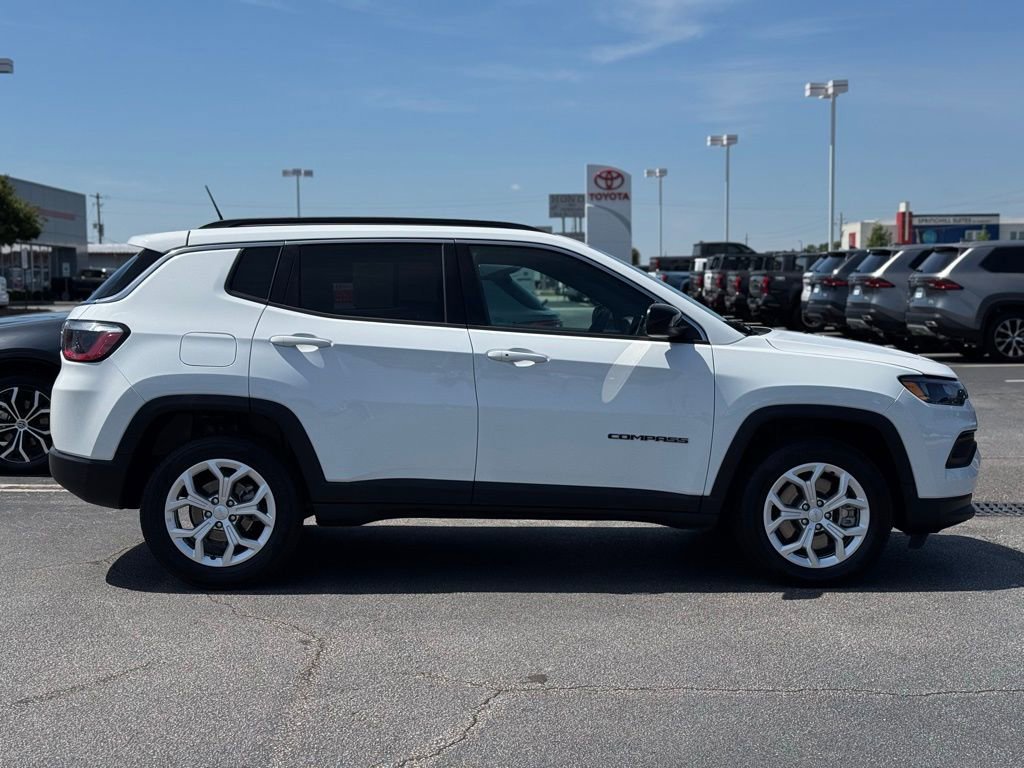 Used 2024 Jeep Compass Latitude AWD/4WD image 7