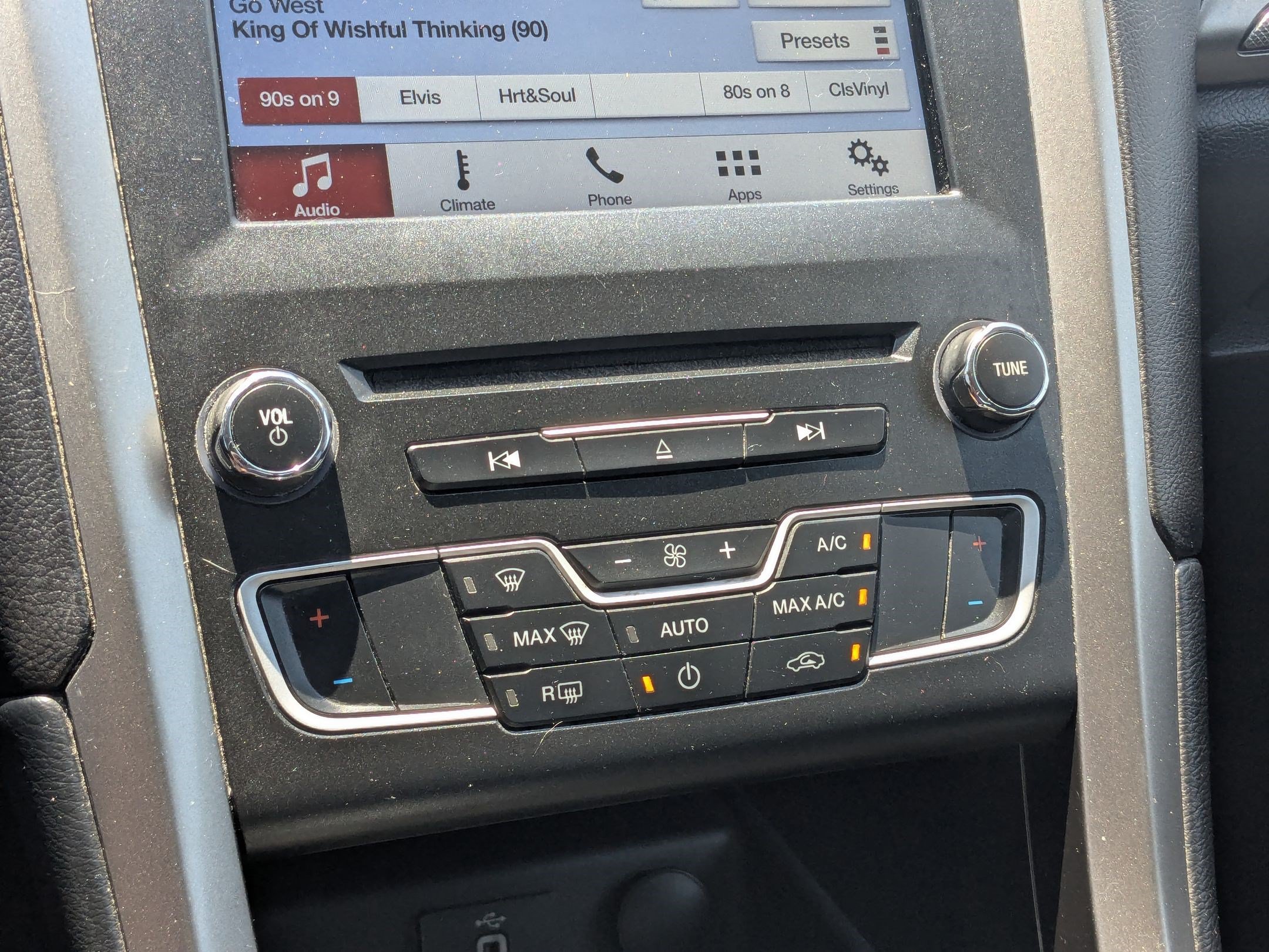 Used 2017 Ford Fusion SE w/ Fusion SE Technology Package FWD image 20