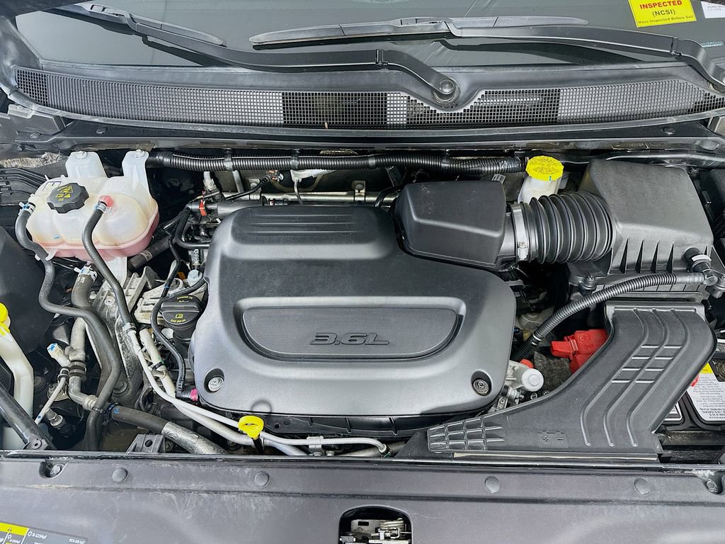 Used 2024 Chrysler Pacifica Touring-L FWD image 32