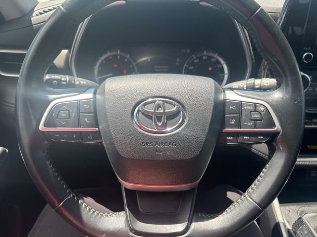 Used 2023 Toyota Highlander XLE AWD/4WD image 6