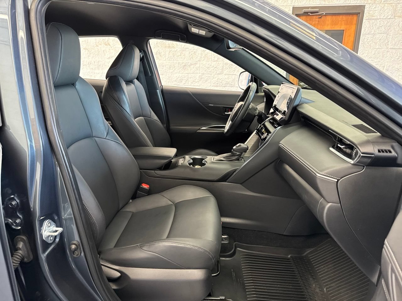 Used 2022 Toyota Venza XLE AWD/4WD image 49