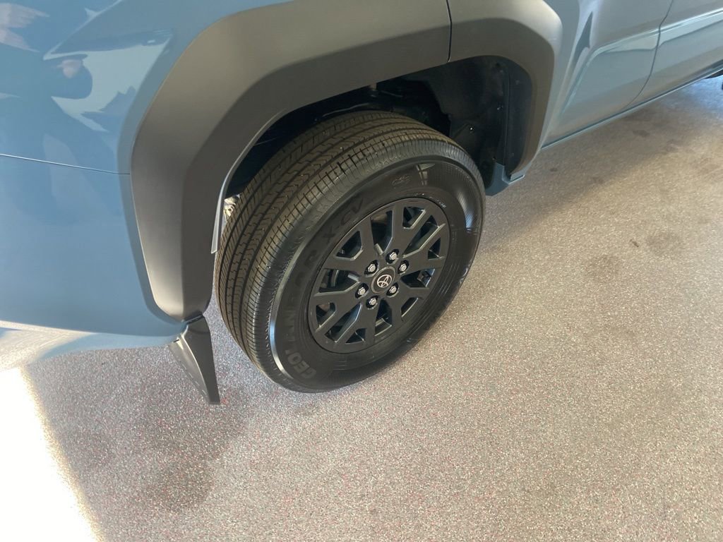 Used 2025 Toyota 4Runner SR5 AWD/4WD image 15