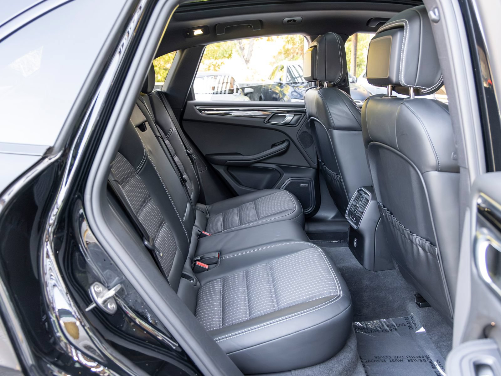 Certified 2023 Porsche Macan Turbo AWD/4WD image 59