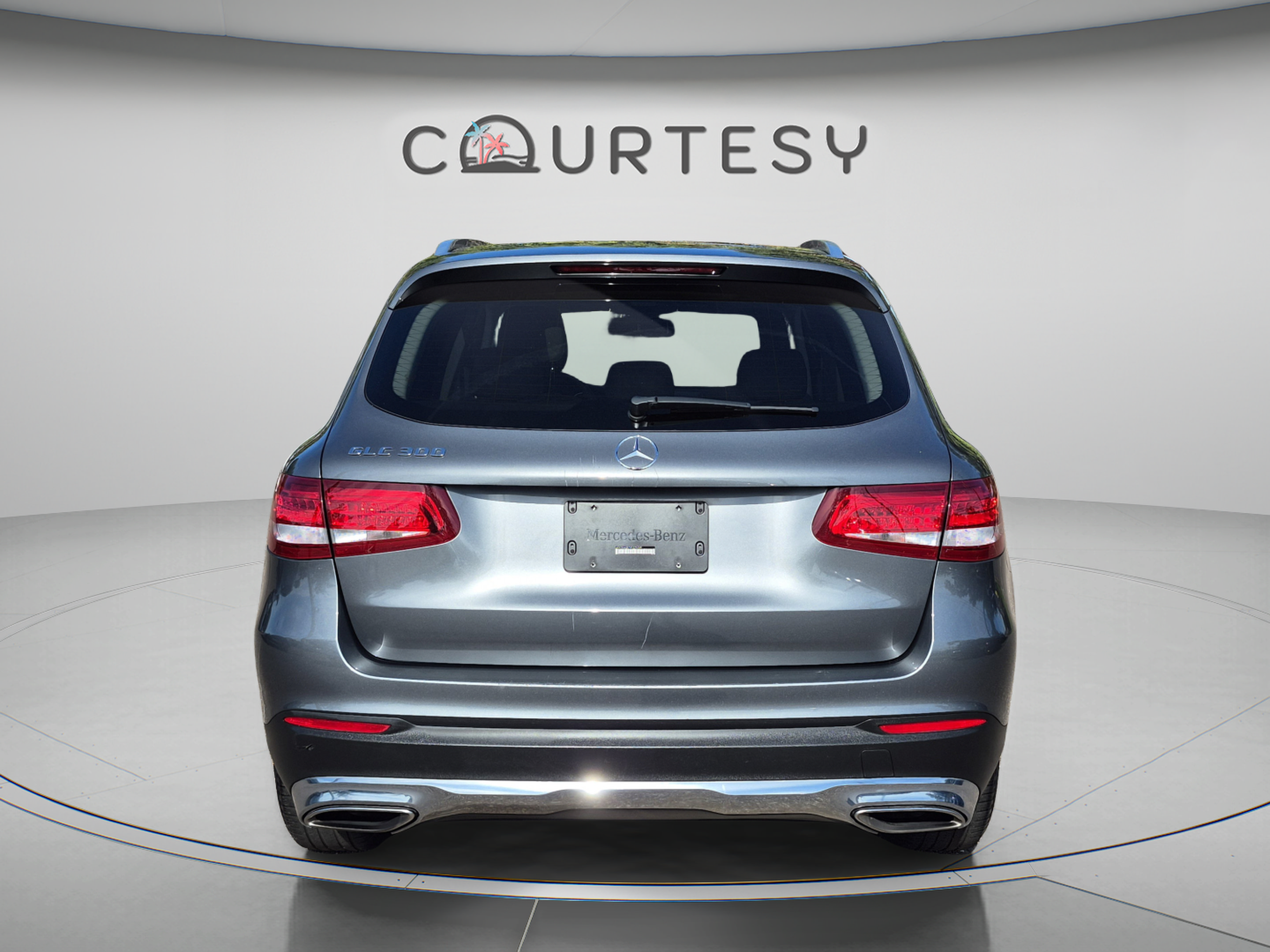 Used 2017 Mercedes-Benz GLC 300 image 4