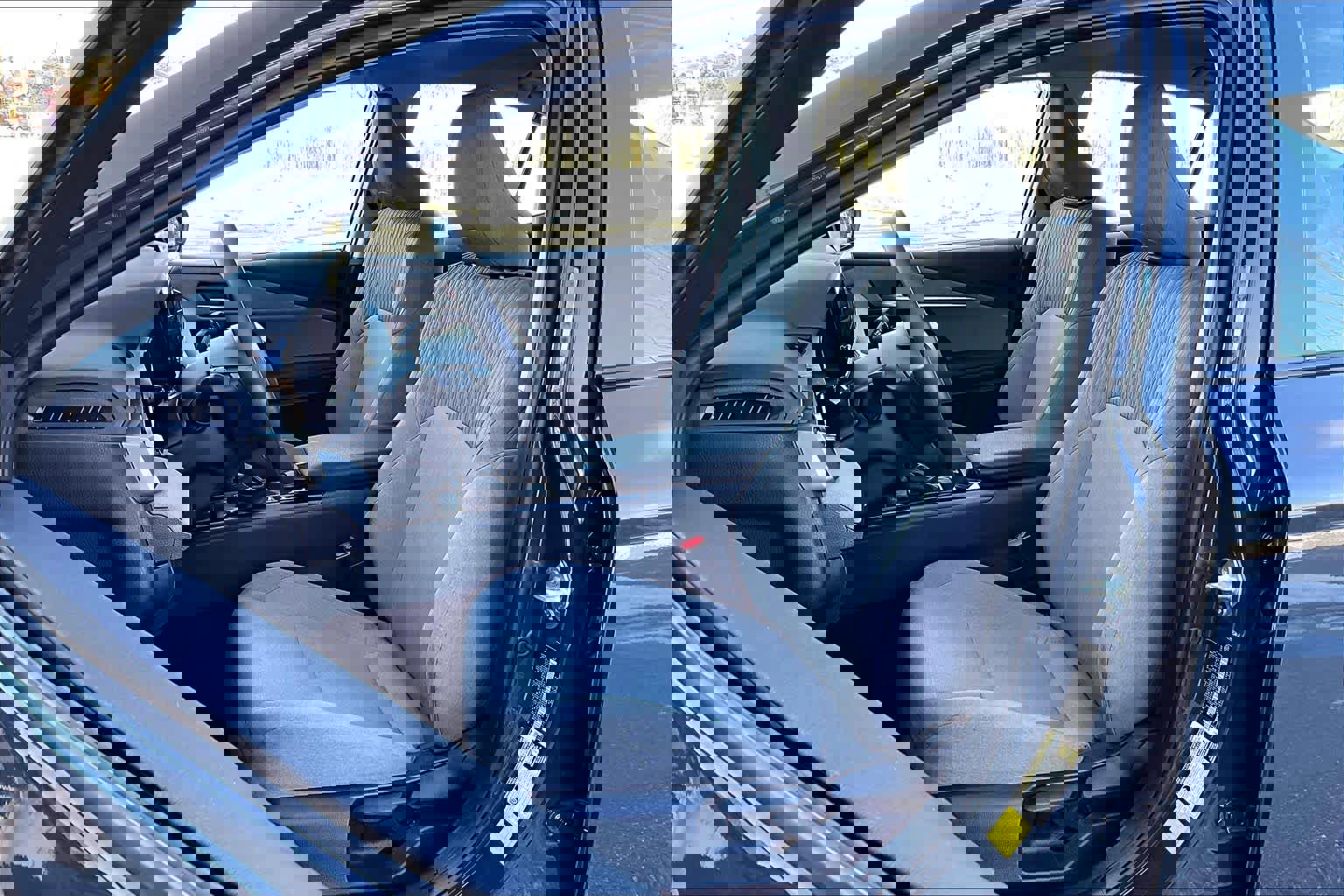 Used 2025 Toyota Camry LE image 9