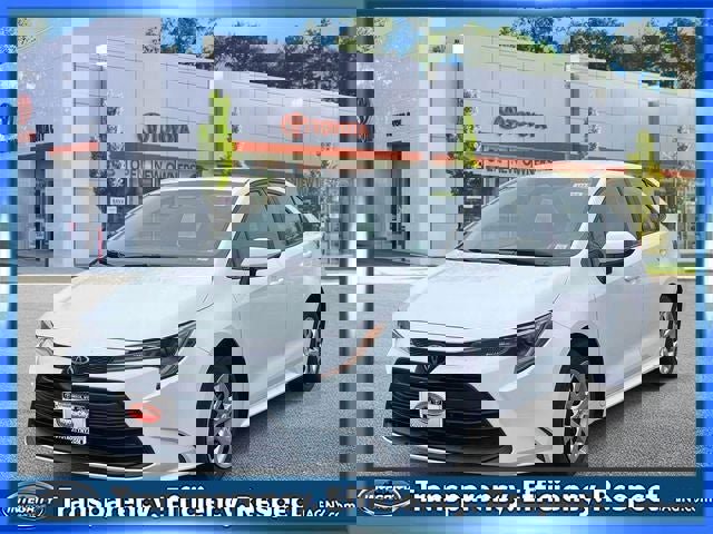 Used 2023 Toyota Corolla LE w/ Carpet Mat Package (TMS) image 4