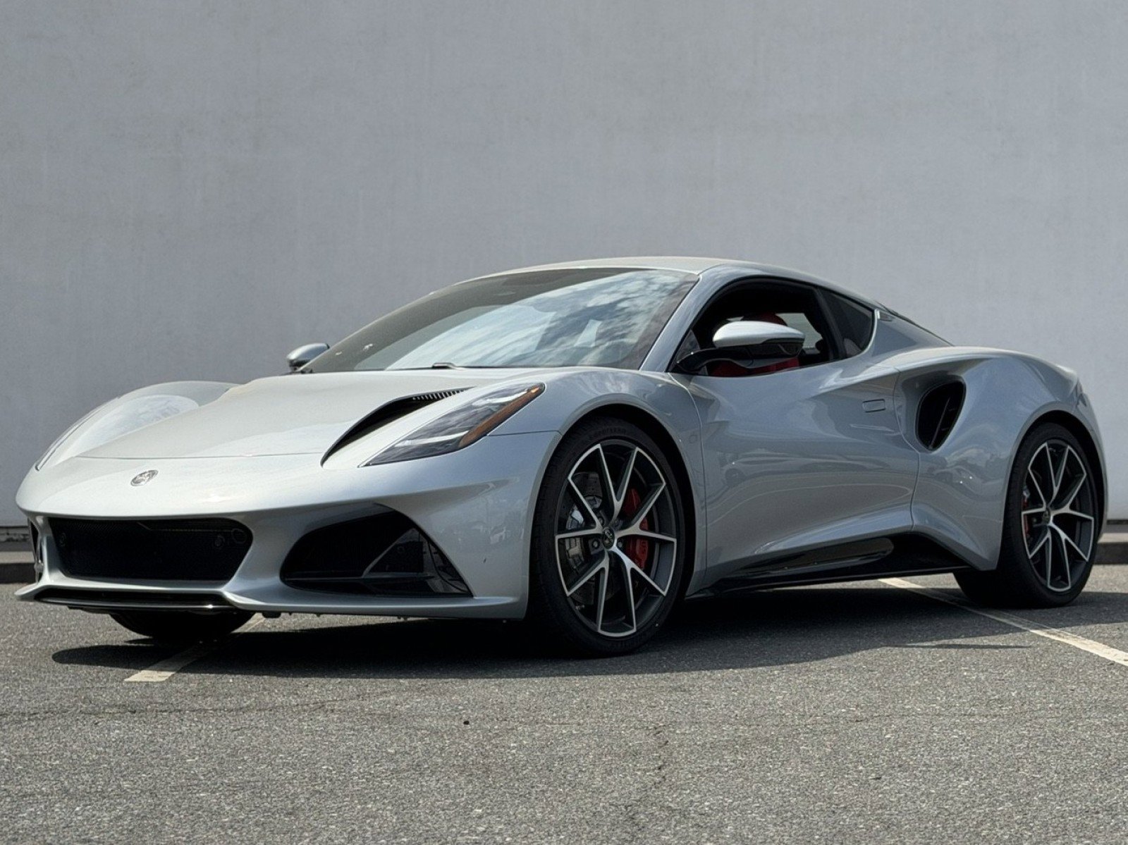 Used 2025 Lotus Emira RWD image 3
