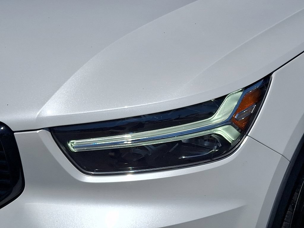 Used 2021 Volvo XC40 T5 R-Design w/ Climate Package AWD/4WD image 9