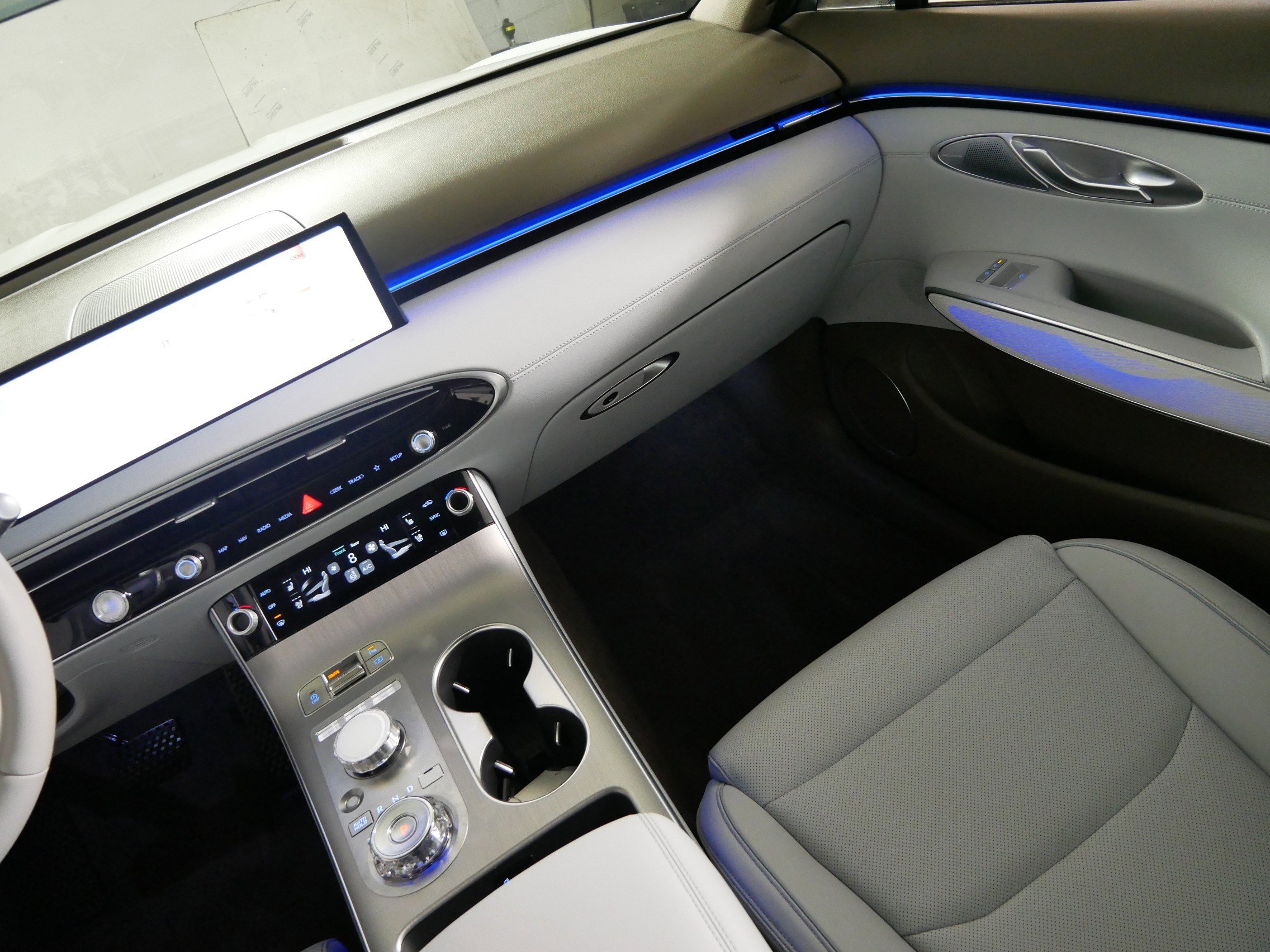 Used 2026 Genesis GV70 2.5T Advanced image 11