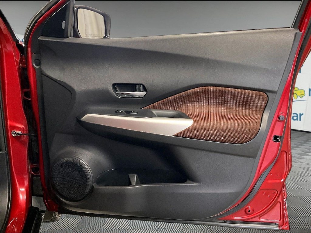 Used 2019 Nissan Kicks SR FWD image 12