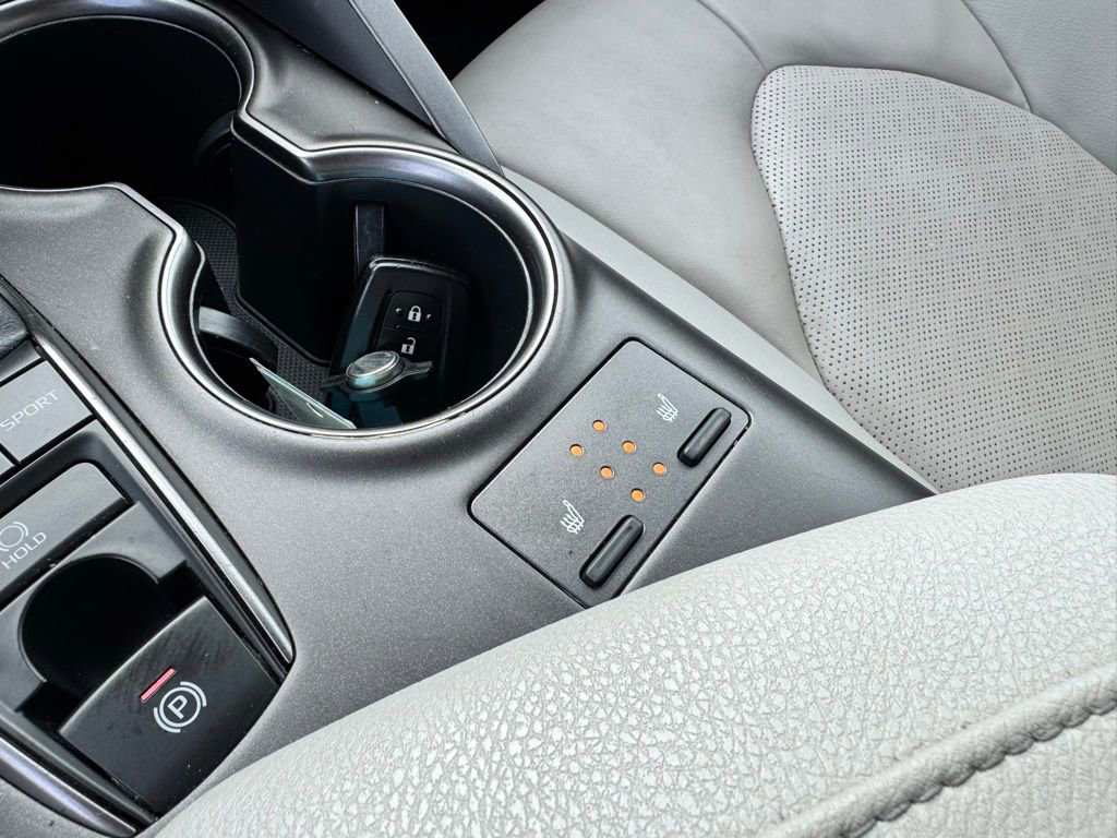 Used 2023 Toyota Camry XSE image 18