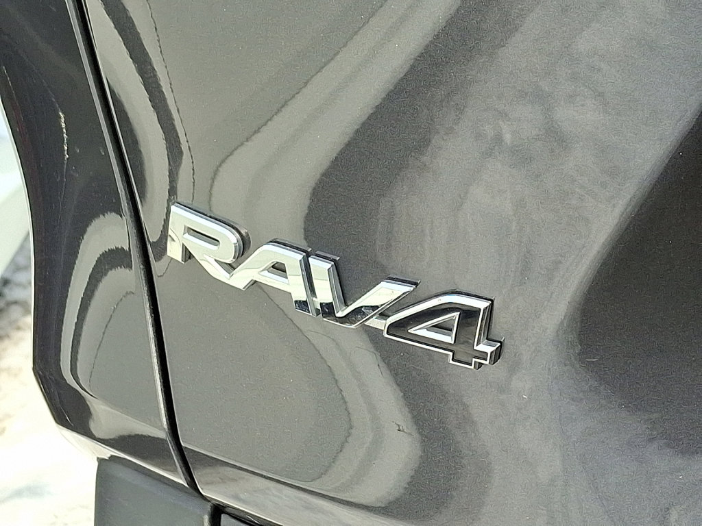 Used 2023 Toyota RAV4 XLE Premium image 17