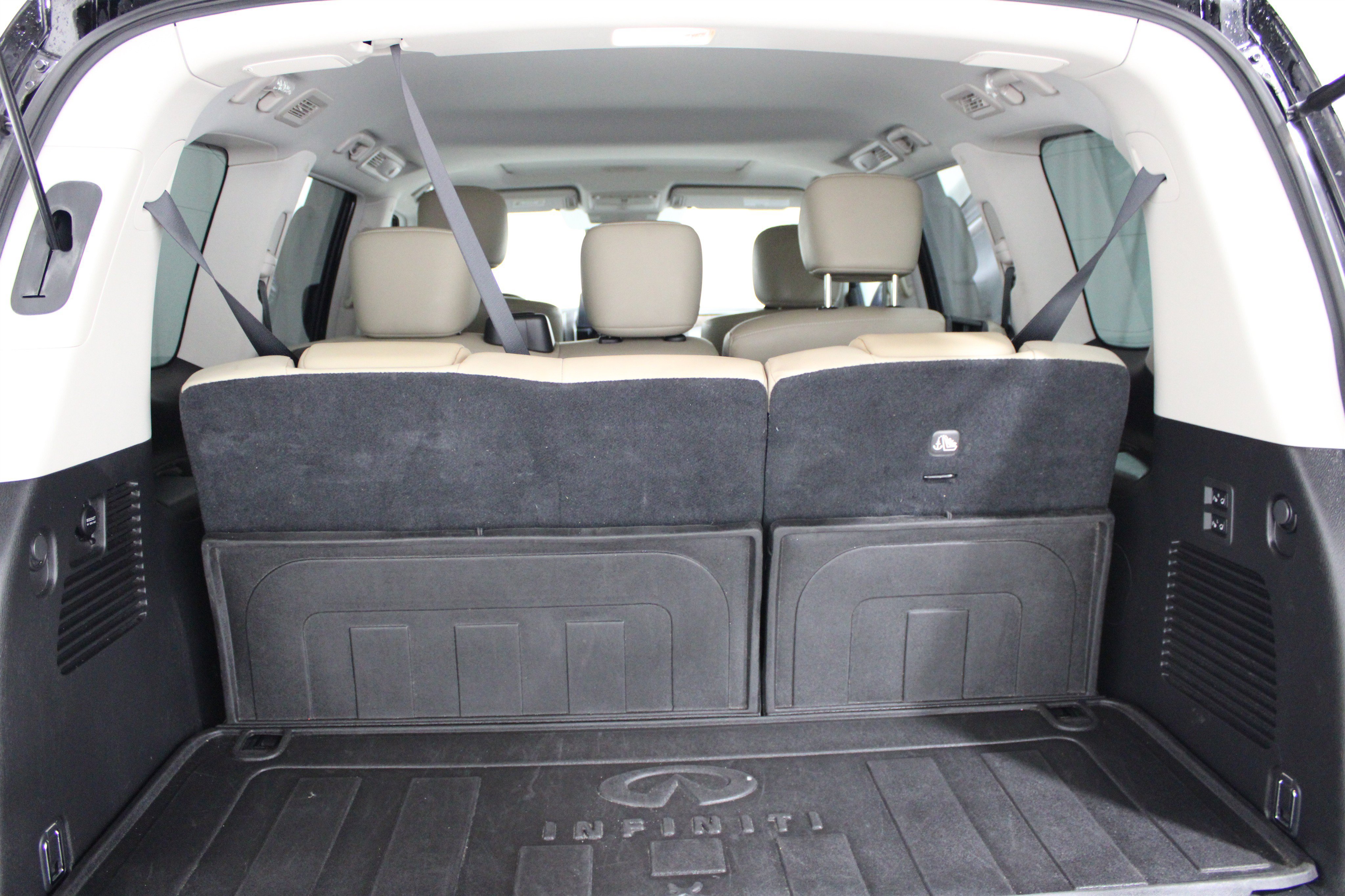 Used 2022 INFINITI QX80 Premium Select w/ All-Season Package RWD image 25