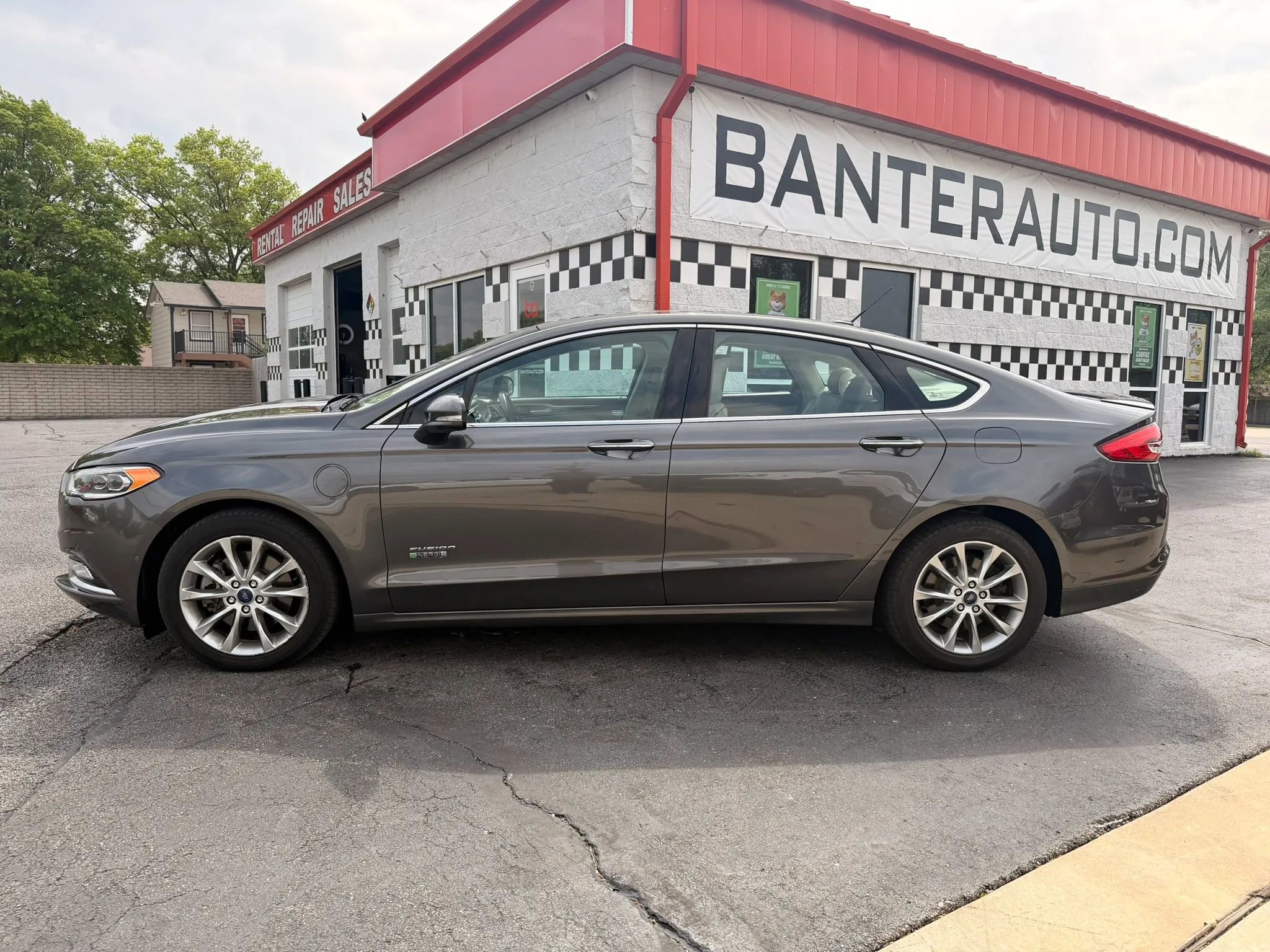 Used 2017 Ford Fusion Energi Platinum FWD image 2