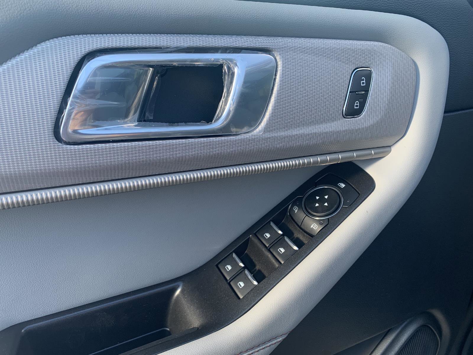 New 2025 Ford Explorer Active w/ Active Comfort Package image 9