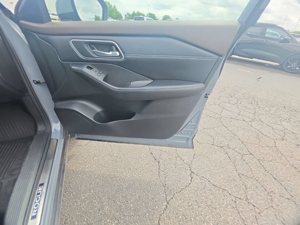 Used 2023 Nissan Rogue Platinum w/ Platinum Premium Package AWD/4WD image 32