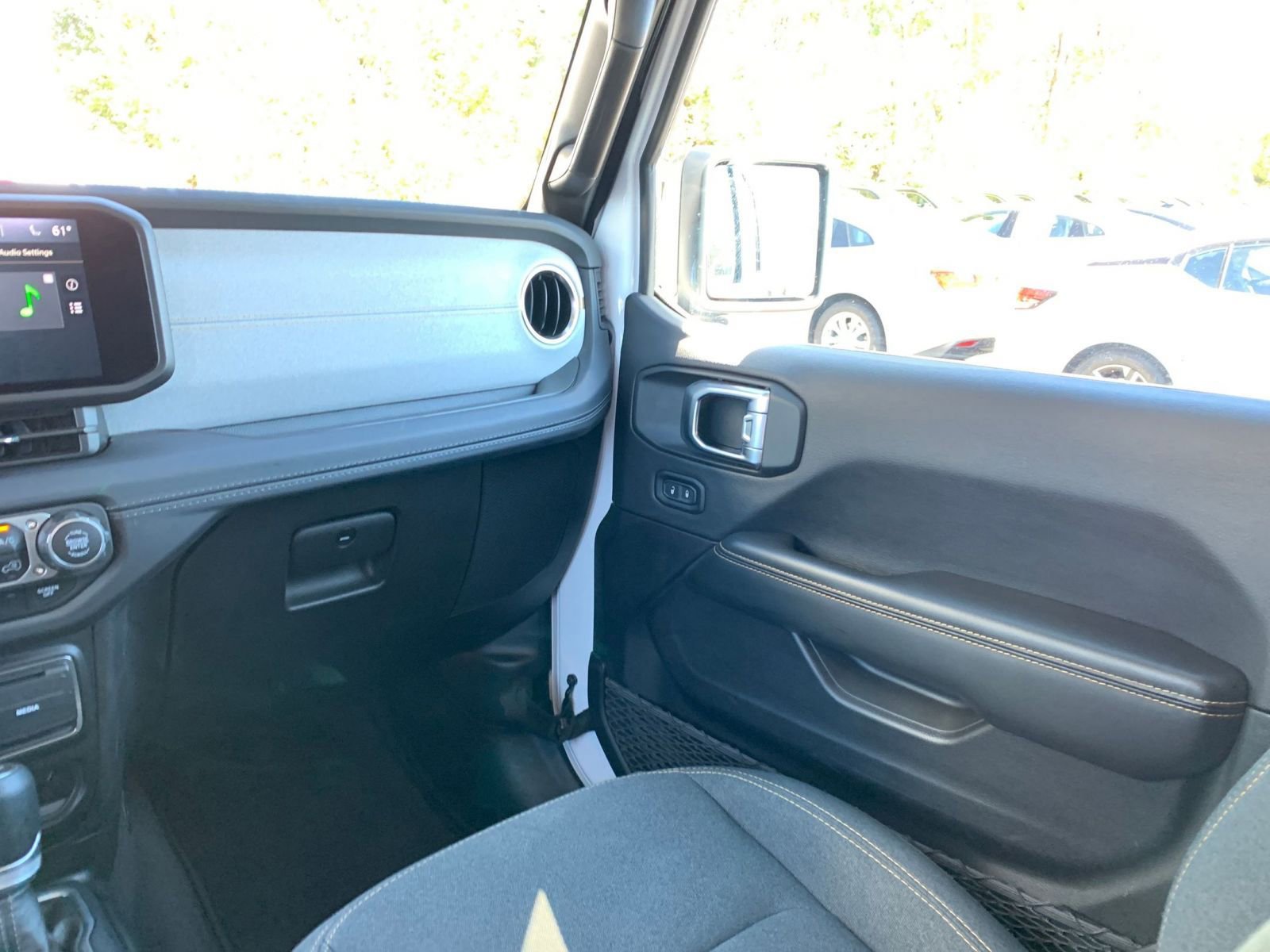 Used 2025 Jeep Wrangler Sahara image 34