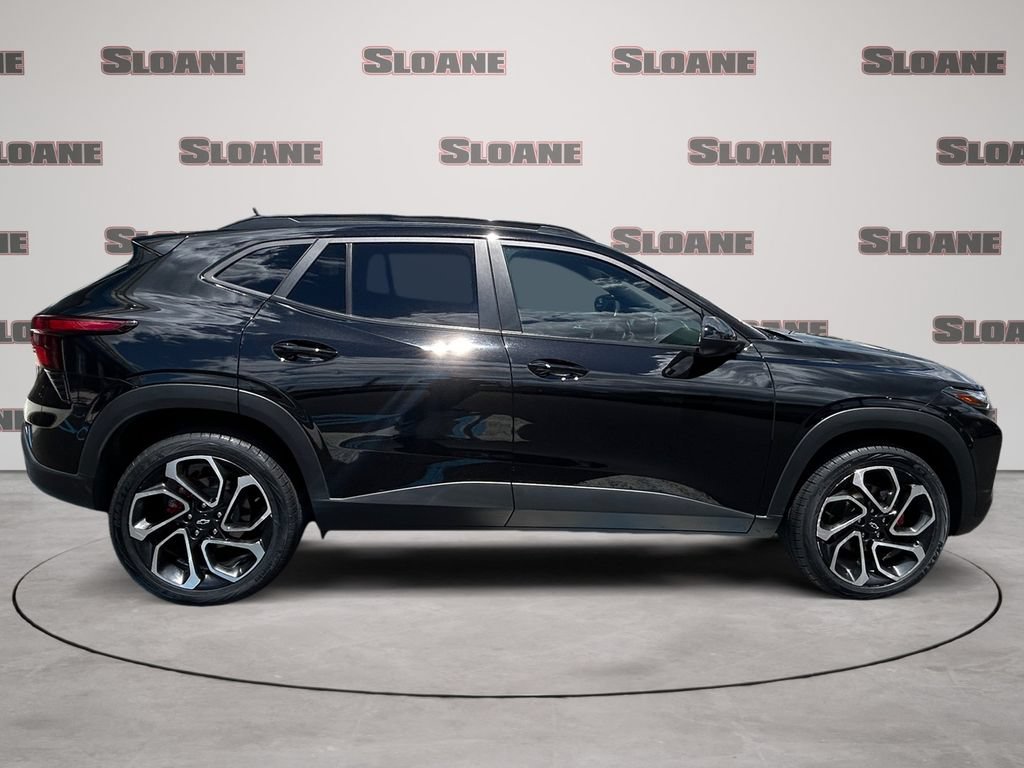 Used 2024 Chevrolet Trax RS w/ Sunroof Package FWD image 6