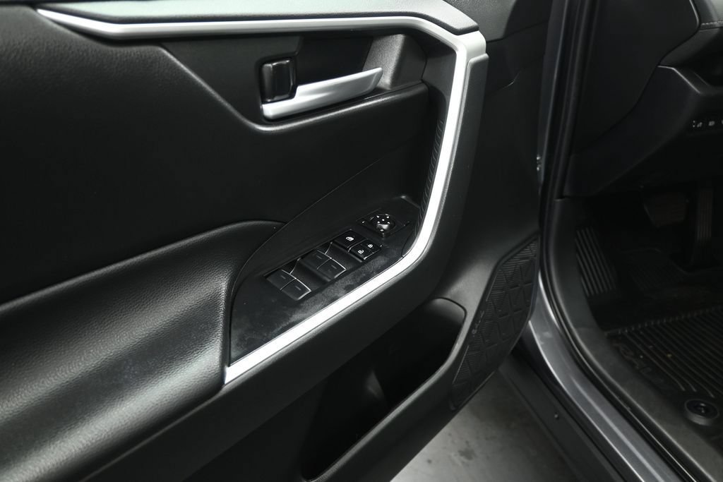 Used 2024 Toyota RAV4 XLE w/ Convenience Package FWD image 8