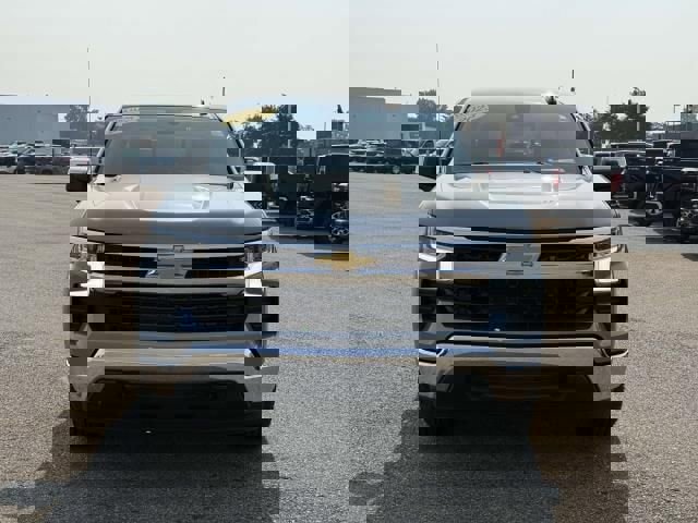 Used 2023 Chevrolet Silverado 1500 LT AWD/4WD image 3