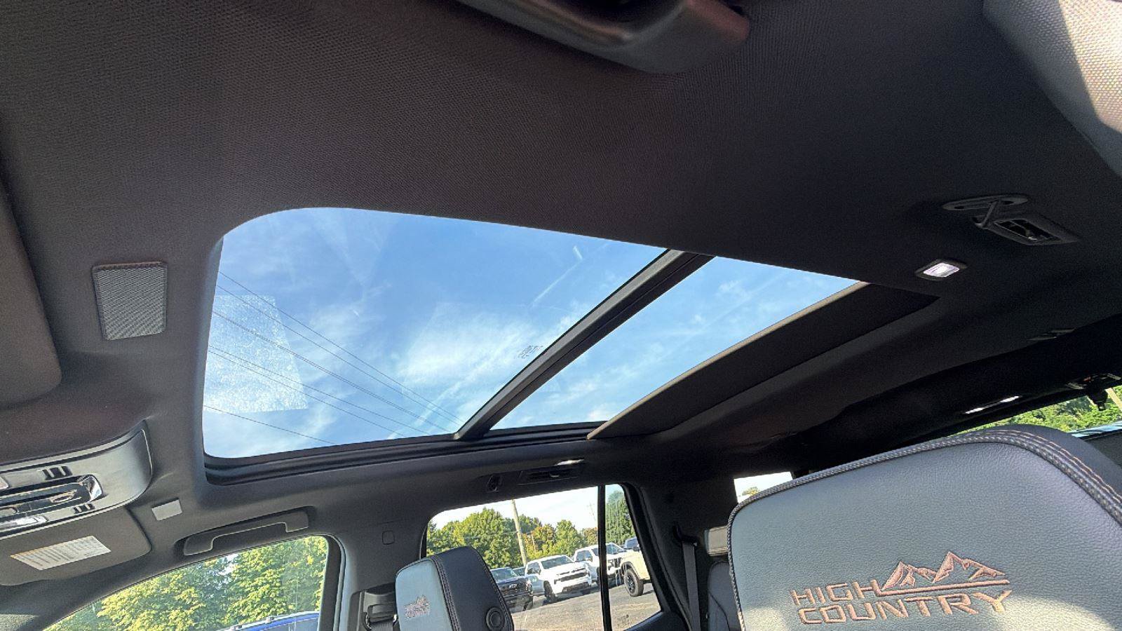 New 2026 Chevrolet Tahoe High Country AWD/4WD image 3
