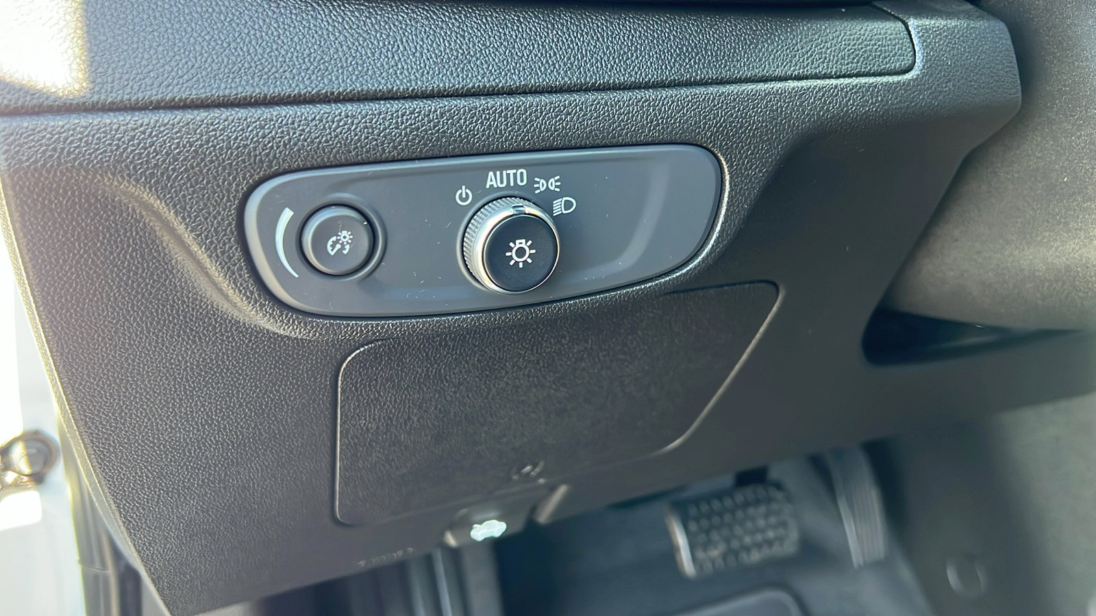 Certified 2023 Chevrolet Bolt EUV LT w/ Convenience Package image 28