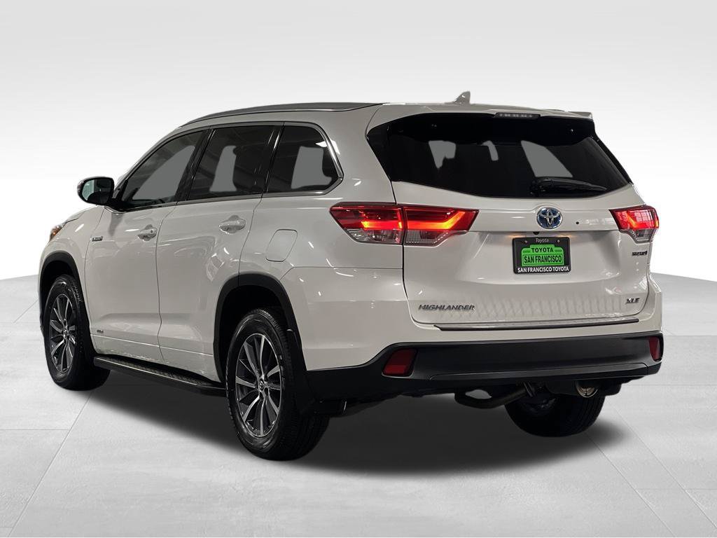 Certified 2017 Toyota Highlander XLE AWD/4WD image 3