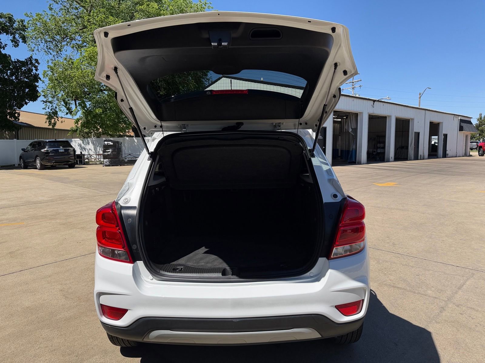 Used 2021 Chevrolet Trax LT w/ LT Convenience Package AWD/4WD image 34